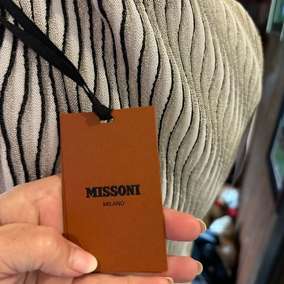 NWT Missoni Silver, Gold and Black Textured Tank Top - Picture 5 of 8